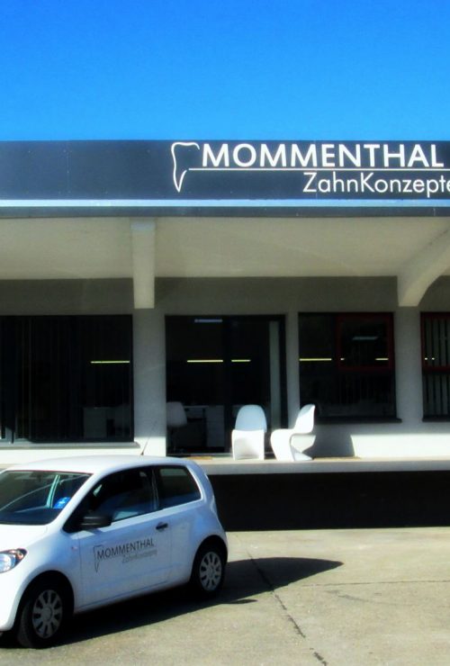 Eingang Dentallabor in Stade - Mommenthal Zahntechnik